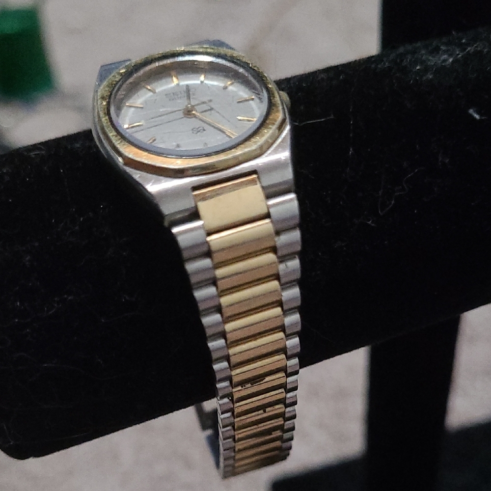 Seiko Silver and Gold Tone Watch - Picture 2 of 7